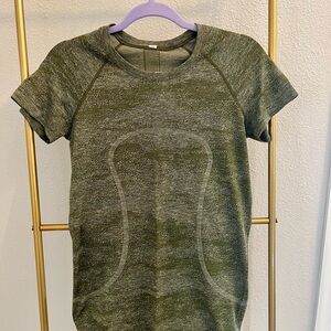 Lululemon Swiftly Tech Short sleeve shirt size small no tag
